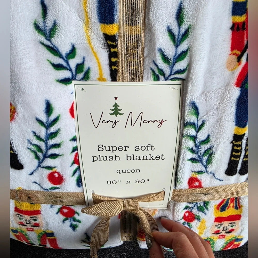New Very Merry Queen Super Soft Plush Blanket Christmas Nutcracker 90